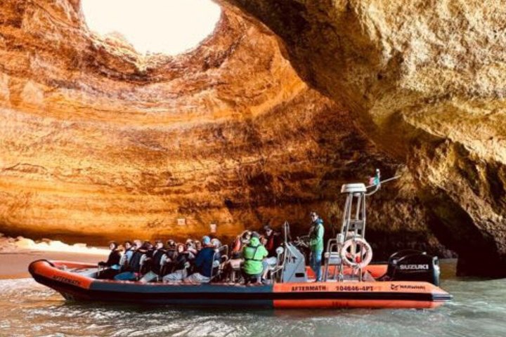 Excursión en barco a las famosas cuevas de Benagil desde Lagos, Portugal, foto 38 | wizardtrip