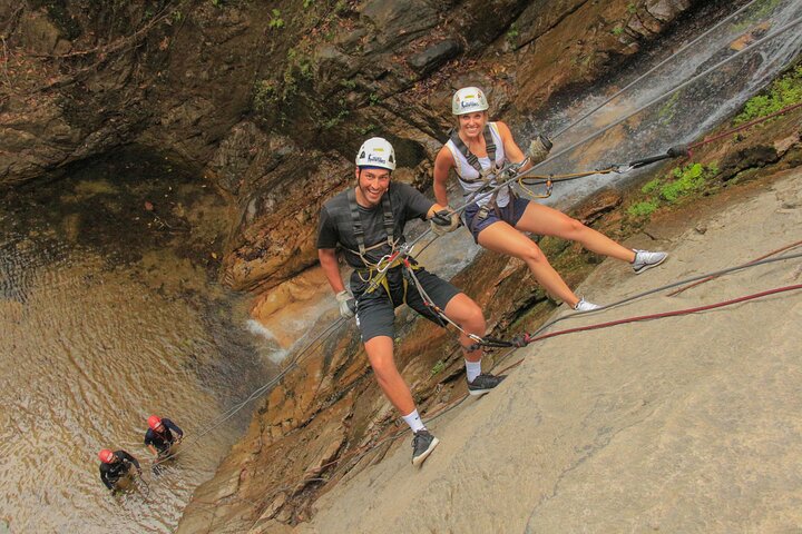 Ervaar een adrenaline-gevulde avontuurlijke tour in Puerto Vallarta met ziplines, abseilen en waterglijbanen, foto 8 | wizardtrip