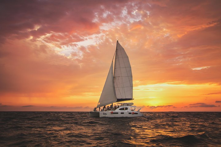 Croisière au coucher du soleil de luxe pour adultes à Puerto Vallarta | wizardtrip