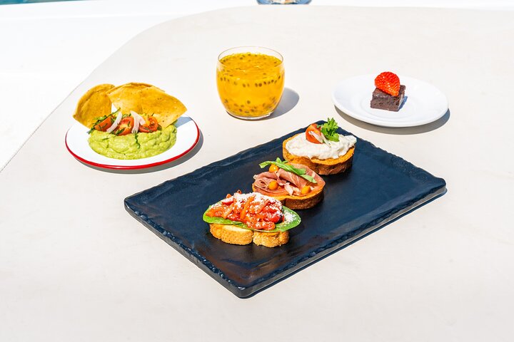 Croisière de luxe au coucher du soleil à Puerto Vallarta avec bar ouvert et amuse-gueules, photo 6 | wizardtrip
