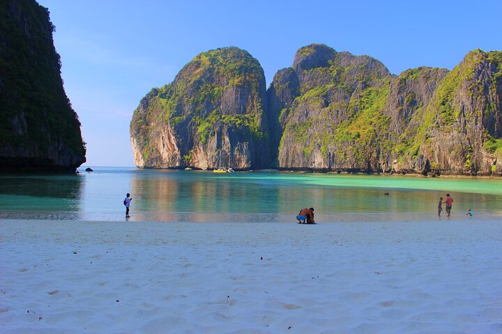 Verken de prachtige Phi Phi Eilanden, inclusief Maya Bay en Bamboo Island, tijdens een dagtocht vanuit Phuket, foto 7 | wizardtrip