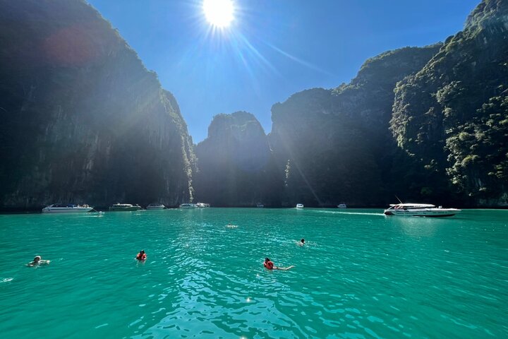 Verken de prachtige Phi Phi Eilanden, inclusief Maya Bay en Bamboo Island, tijdens een dagtocht vanuit Phuket, foto 8 | wizardtrip