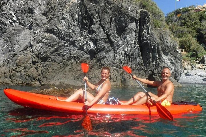 Kajak- og snorklingstur i Monterosso al Mare, Cinque Terre, Italien, udforskning af kysten og havlivet, foto 8 | wizardtrip