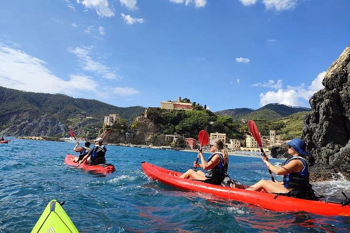 Kajak- og snorklingstur i Monterosso al Mare, Cinque Terre, Italien, udforskning af kysten og havlivet, foto 11 | wizardtrip