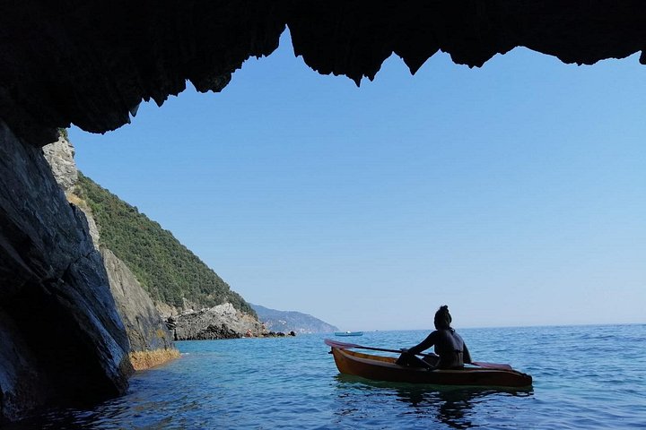 Kajak- og snorklingstur i Monterosso al Mare, Cinque Terre, Italien, udforskning af kysten og havlivet, foto 12 | wizardtrip