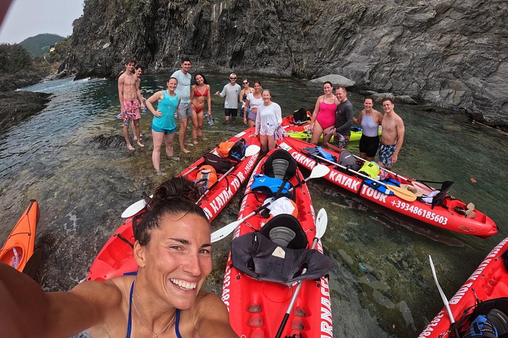 Kajak- og snorklingstur i Monterosso al Mare, Cinque Terre, Italien, udforskning af kysten og havlivet, foto 26 | wizardtrip