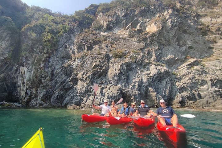 Kajak- og snorklingstur i Monterosso al Mare, Cinque Terre, Italien, udforskning af kysten og havlivet, foto 30 | wizardtrip