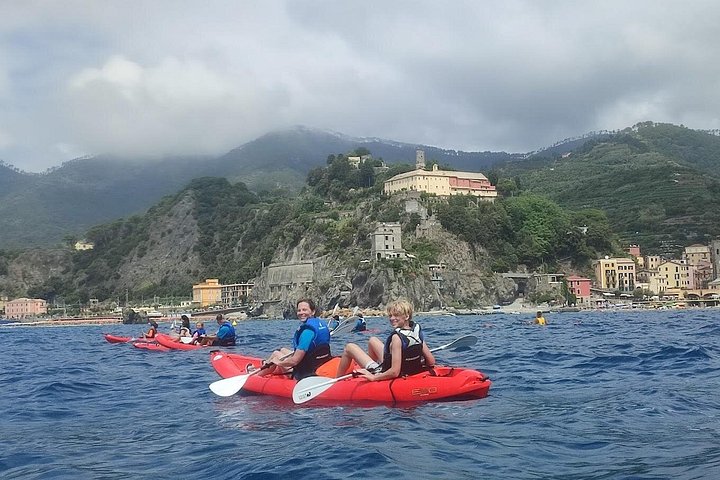 Kajak- og snorklingstur i Monterosso al Mare, Cinque Terre, Italien, udforskning af kysten og havlivet, foto 31 | wizardtrip