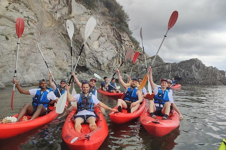 Kajak- og snorklingstur i Monterosso al Mare, Cinque Terre, Italien, udforskning af kysten og havlivet, foto 32 | wizardtrip