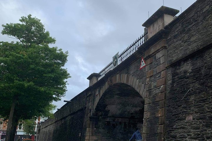 Tour privato a piedi che esplora la storia di Derry, i murales e il processo di pace, foto 7 | wizardtrip