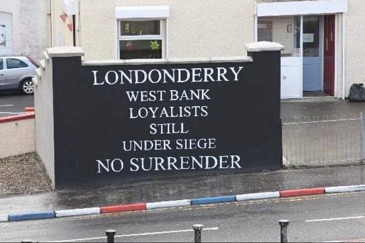 Tour privato a piedi che esplora la storia di Derry, i murales e il processo di pace, foto 11 | wizardtrip