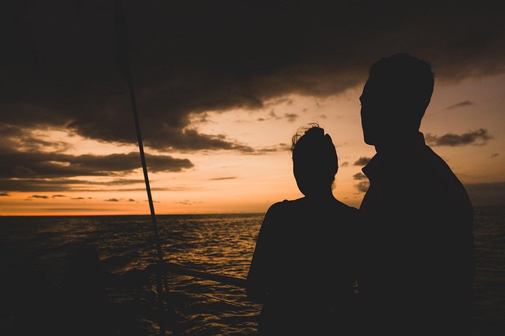 Croisière au coucher du soleil en catamaran le long de la côte de Kohala, Big Island, Hawaï, photo 12 | wizardtrip