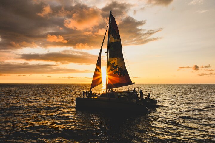 Kona Signature Katamaran Solnedgangssejlads | wizardtrip