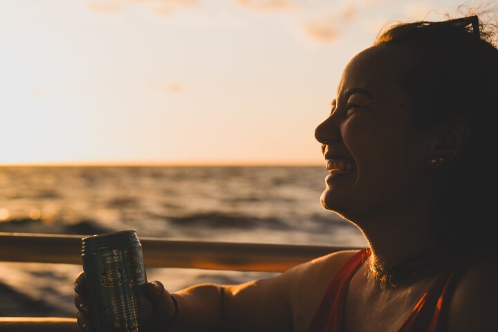 Enjoy a breathtaking sunset sail along the Kona Coast on a catamaran, complete with drinks and snacks, photo 8 | wizardtrip
