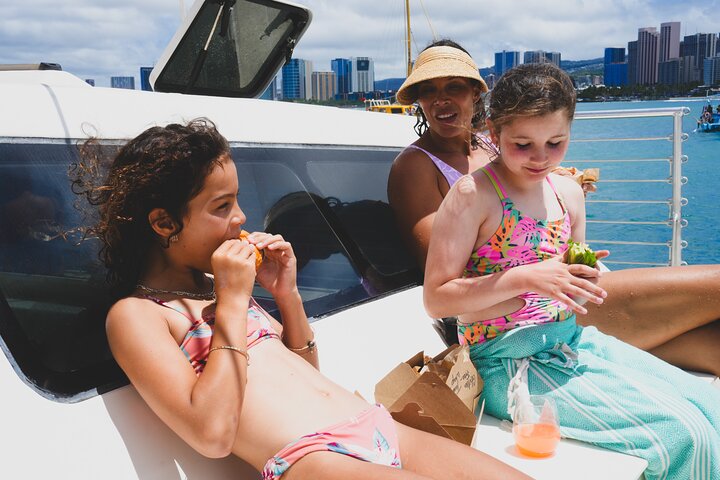 Passeio de catamarã em Waikiki, Oahu, com avistamento garantido de tartarugas e vistas panorâmicas, foto 10 | wizardtrip