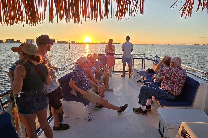 Solnedgangstur med delfiner og udsigt til Sanibel Lighthouse | wizardtrip