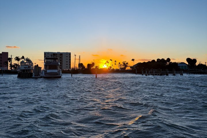 Geniet van een dolfijnencruise bij zonsondergang in Fort Myers Beach, Florida, met uitzicht op de Sanibel Lighthouse, foto 24 | wizardtrip