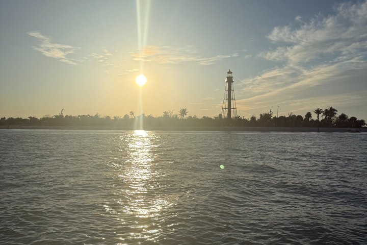 Geniet van een dolfijnencruise bij zonsondergang in Fort Myers Beach, Florida, met uitzicht op de Sanibel Lighthouse, foto 25 | wizardtrip