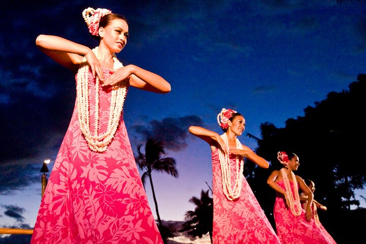 Oplev en traditionel hawaiiansk luau med middag, musik og dans ved Mauis Te Au Moana Luau, foto 7 | wizardtrip