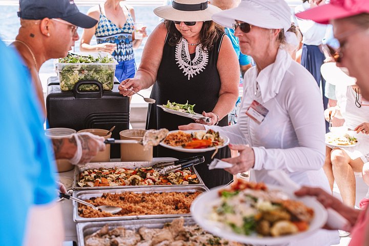 Goditi un tour in barca a vela con snorkeling di mezza giornata con pranzo e open bar nelle acque turchesi di Aruba, foto 6 | wizardtrip