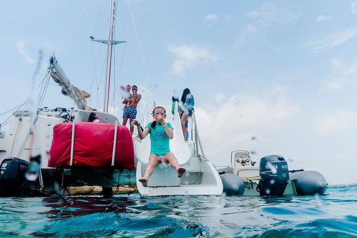 Goditi un tour in barca a vela con snorkeling di mezza giornata con pranzo e open bar nelle acque turchesi di Aruba, foto 9 | wizardtrip