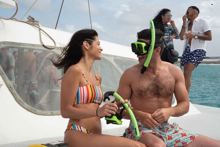 Goditi un tour in barca a vela con snorkeling di mezza giornata con pranzo e open bar nelle acque turchesi di Aruba, foto 10 | wizardtrip