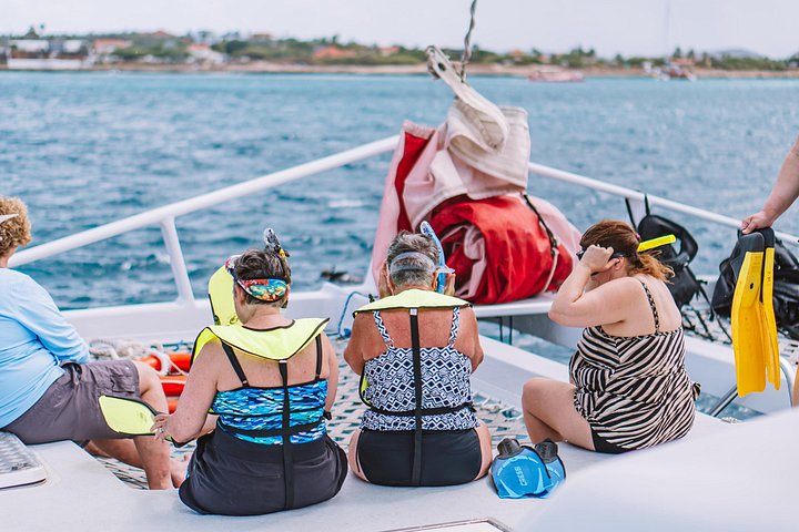 Goditi un tour in barca a vela con snorkeling di mezza giornata con pranzo e open bar nelle acque turchesi di Aruba, foto 13 | wizardtrip