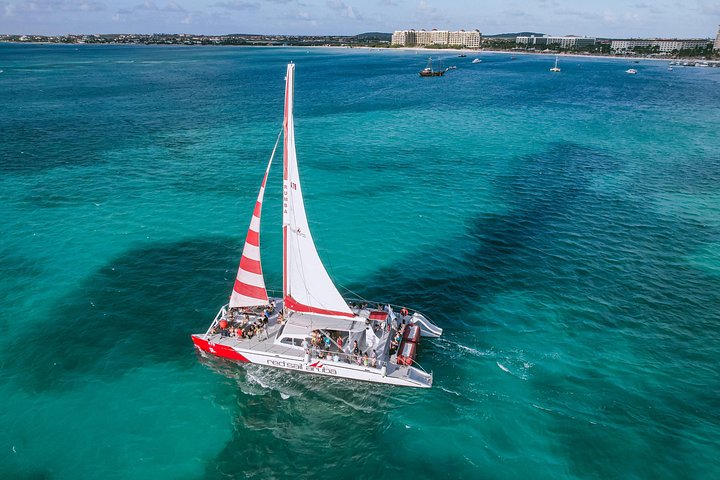 Goditi un tour in barca a vela con snorkeling di mezza giornata con pranzo e open bar nelle acque turchesi di Aruba, foto 22 | wizardtrip
