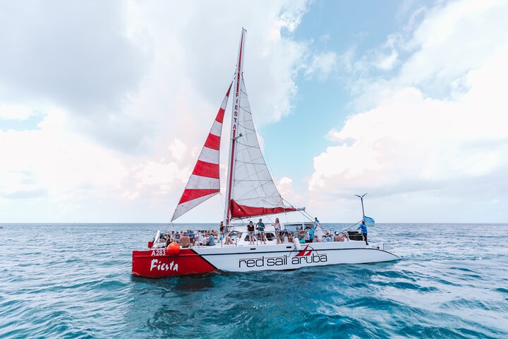 Goditi un tour in barca a vela con snorkeling di mezza giornata con pranzo e open bar nelle acque turchesi di Aruba, foto 25 | wizardtrip