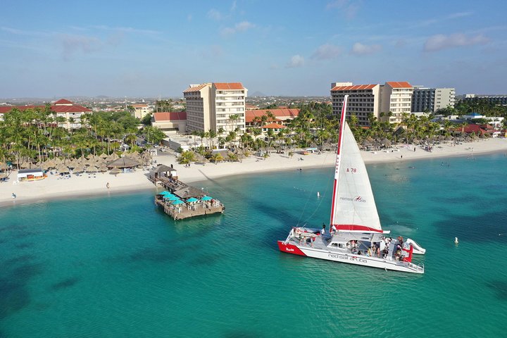 Goditi un tour in barca a vela con snorkeling di mezza giornata con pranzo e open bar nelle acque turchesi di Aruba, foto 27 | wizardtrip