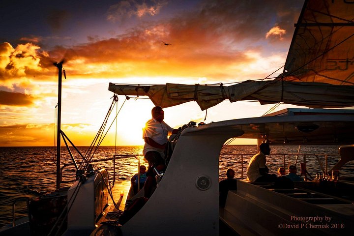 Profitez d'une croisière au coucher du soleil en catamaran à Aruba avec boissons et amuse-bouches, photo 6 | wizardtrip