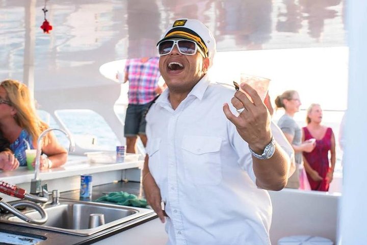 Profitez d'une croisière au coucher du soleil en catamaran à Aruba avec boissons et amuse-bouches, photo 16 | wizardtrip