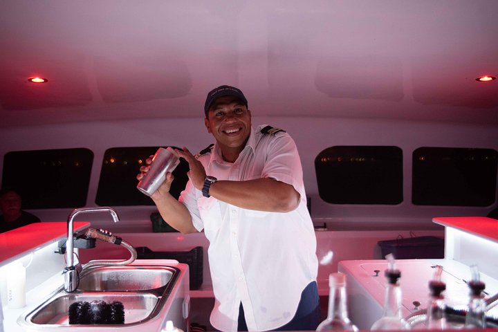 Profitez d'une croisière au coucher du soleil en catamaran à Aruba avec boissons et amuse-bouches, photo 18 | wizardtrip