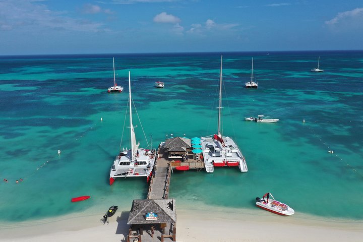Profitez d'une croisière au coucher du soleil en catamaran à Aruba avec boissons et amuse-bouches, photo 21 | wizardtrip