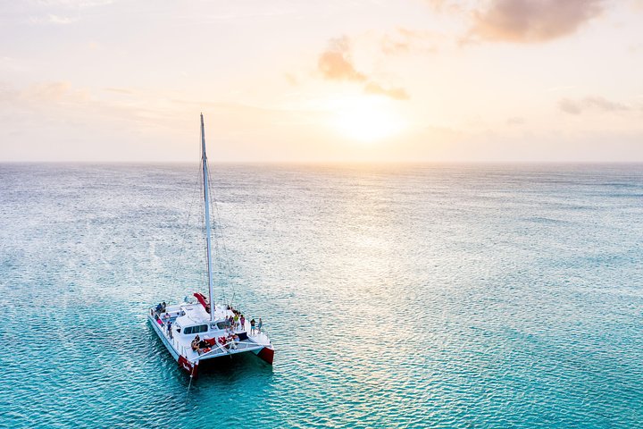 Profitez d'une croisière au coucher du soleil en catamaran à Aruba avec boissons et amuse-bouches, photo 22 | wizardtrip