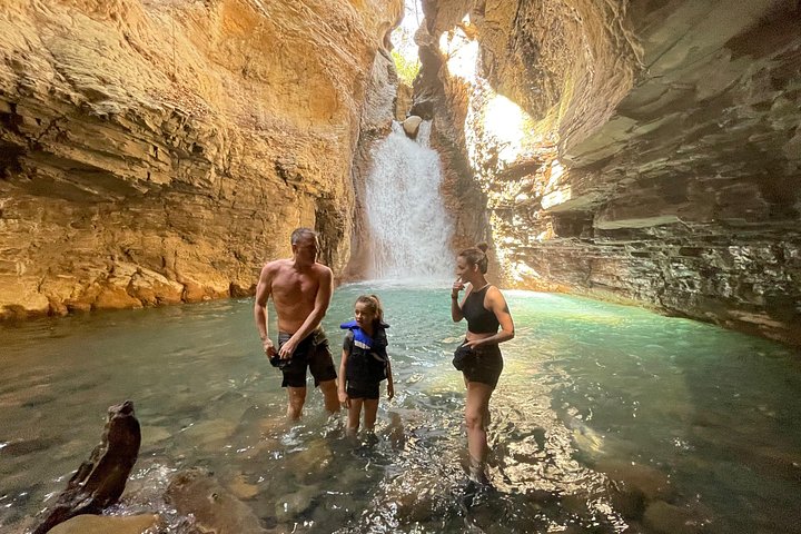 Wandern Sie durch üppigen Regenwald zu einem atemberaubenden Wasserfall in Rincon de la Vieja, Costa Rica, Foto 6 | wizardtrip
