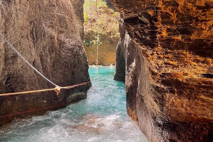 Wandern Sie durch üppigen Regenwald zu einem atemberaubenden Wasserfall in Rincon de la Vieja, Costa Rica, Foto 9 | wizardtrip