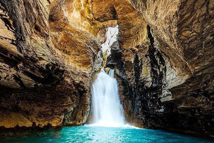 Wandern Sie durch üppigen Regenwald zu einem atemberaubenden Wasserfall in Rincon de la Vieja, Costa Rica, Foto 10 | wizardtrip
