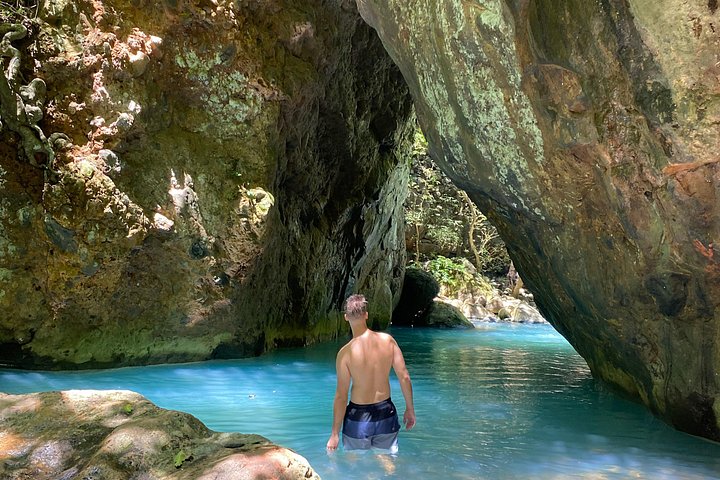 Wandern Sie durch üppigen Regenwald zu einem atemberaubenden Wasserfall in Rincon de la Vieja, Costa Rica, Foto 12 | wizardtrip