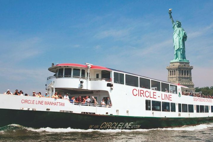 New York City skyline and Statue of Liberty viewed from a Circle Line sightseeing cruise, photo 11 | wizardtrip