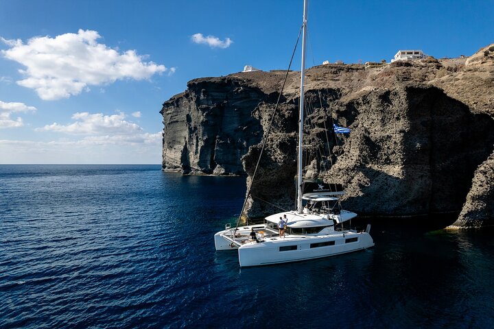 Half-Day Exclusive Catamaran Cruise in Santorini with Meal and Open Bar | wizardtrip