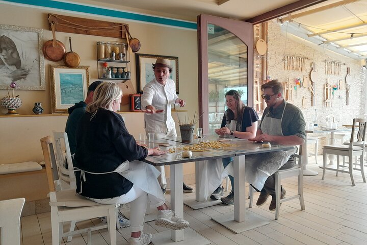 Praktische Siciliaanse kookles met Chef Mimmo in Taormina, met marktbezoeken en dineren aan zee, foto 11 | wizardtrip