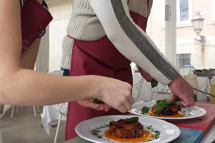 Praktische Siciliaanse kookles met Chef Mimmo in Taormina, met marktbezoeken en dineren aan zee, foto 22 | wizardtrip