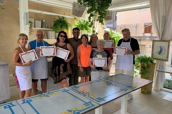 Praktische Siciliaanse kookles met Chef Mimmo in Taormina, met marktbezoeken en dineren aan zee, foto 28 | wizardtrip