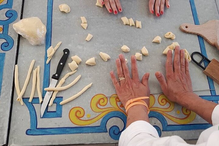 Praktische Siciliaanse kookles met Chef Mimmo in Taormina, met marktbezoeken en dineren aan zee, foto 38 | wizardtrip