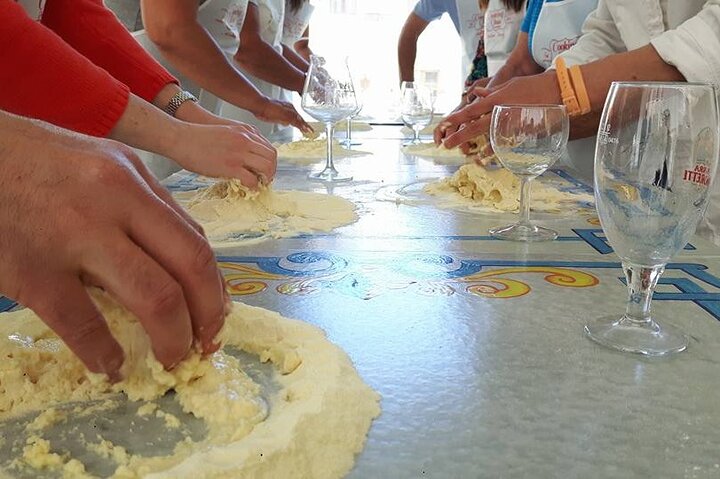 Praktische Siciliaanse kookles met Chef Mimmo in Taormina, met marktbezoeken en dineren aan zee, foto 40 | wizardtrip