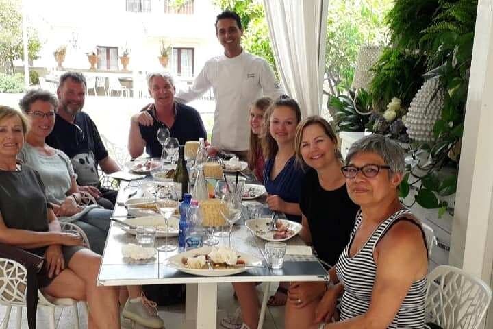 Praktische Siciliaanse kookles met Chef Mimmo in Taormina, met marktbezoeken en dineren aan zee, foto 41 | wizardtrip