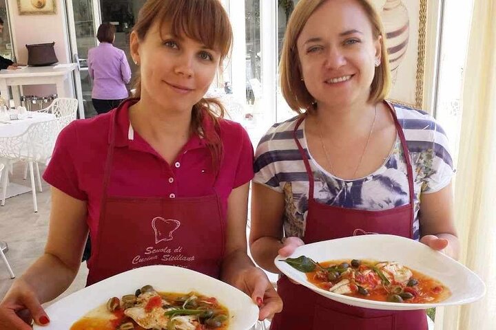 Praktische Siciliaanse kookles met Chef Mimmo in Taormina, met marktbezoeken en dineren aan zee, foto 45 | wizardtrip