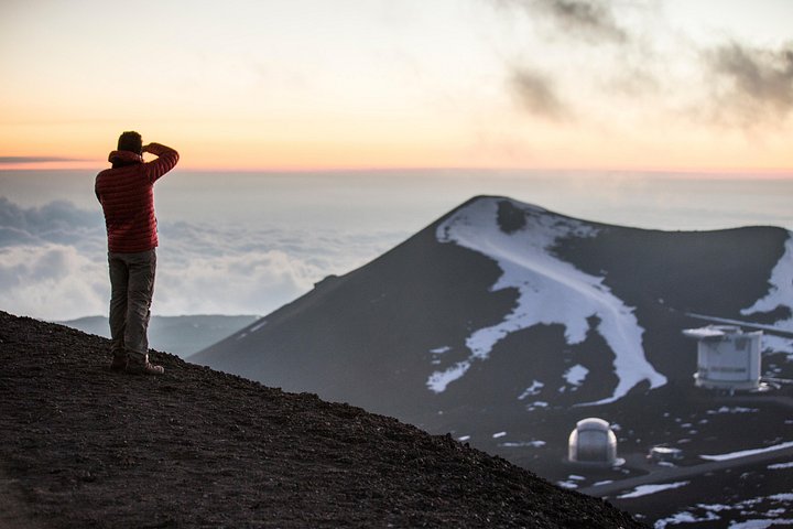 Small group adventure tour to Mauna Kea summit for stargazing and sunset views on the Big Island of Hawaii, photo 6 | wizardtrip
