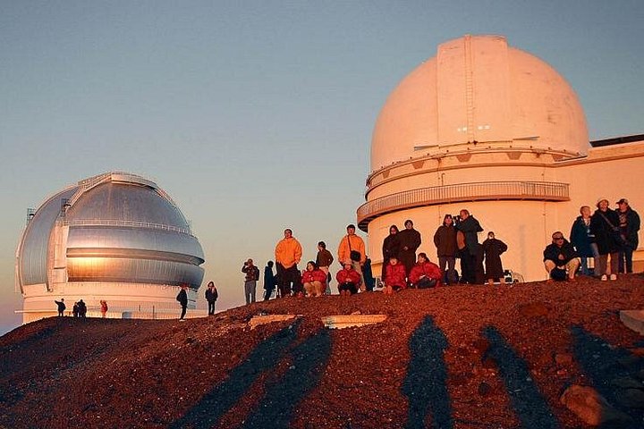 Small group adventure tour to Mauna Kea summit for stargazing and sunset views on the Big Island of Hawaii, photo 10 | wizardtrip